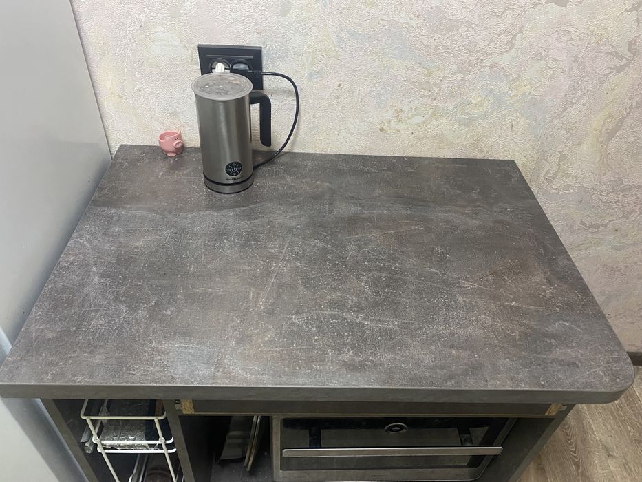 Продам стіл кухонний