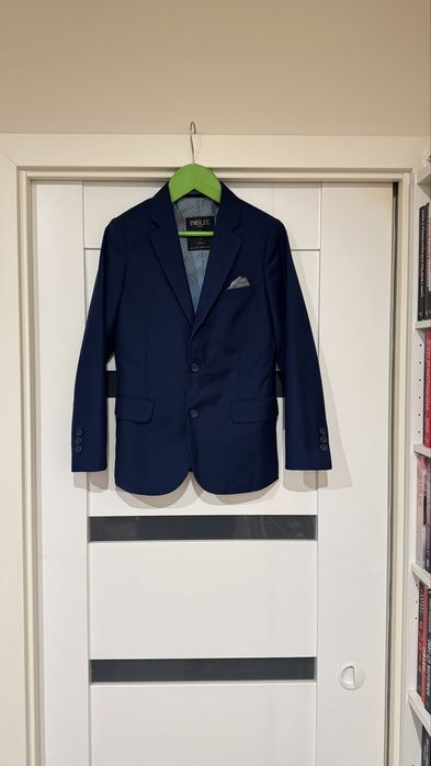 Granatowy garnitur dla chłopca idealny stan