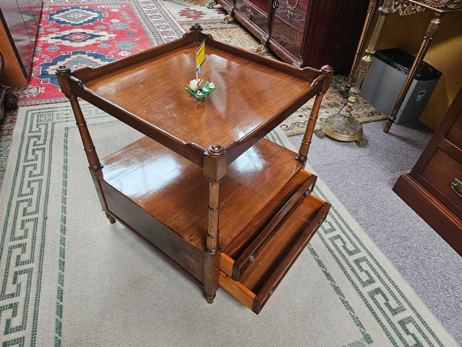 Móvel de apoio, quadrado, em madeira - Muito bom estado