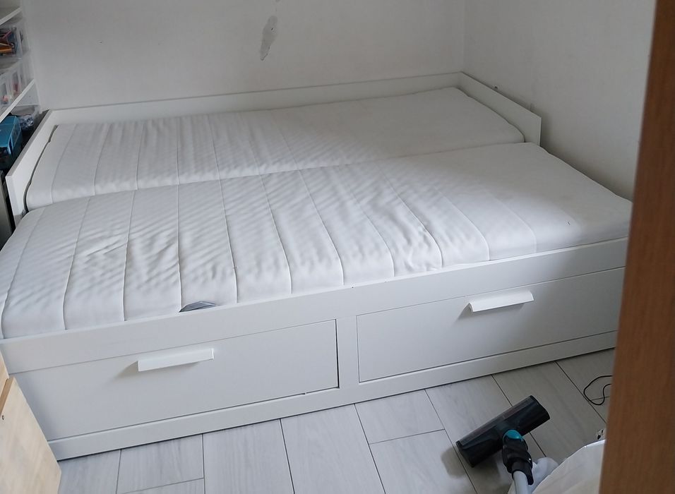 Cama individual ou dupla + 2 colchões