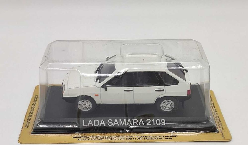 Машинки в масштабі 1/43