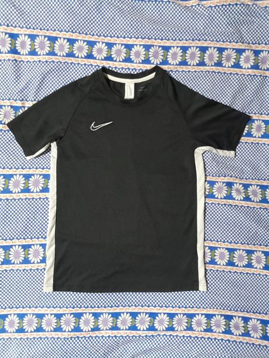 Ідеальні нова футболка найк