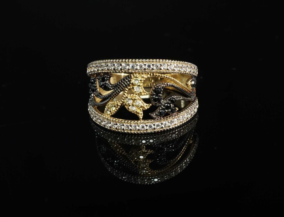 Złoto 585 - złoty pierścionek z cyrkoniami. Rozmiar 17