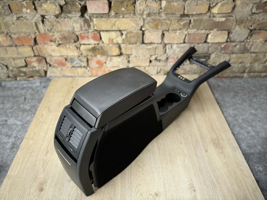 Підлокітник Шкіряний  Шкода Октавія А5 Подлокотник Skoda Octavia A5