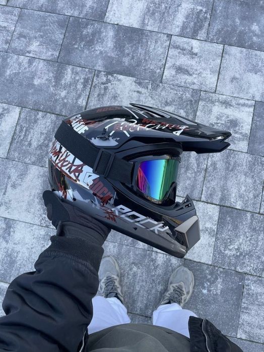 Шлеми кросові(є різні розміри)