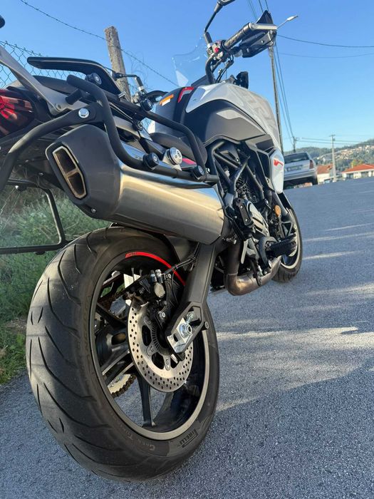 Vendo Moto Bennelli trk 702
