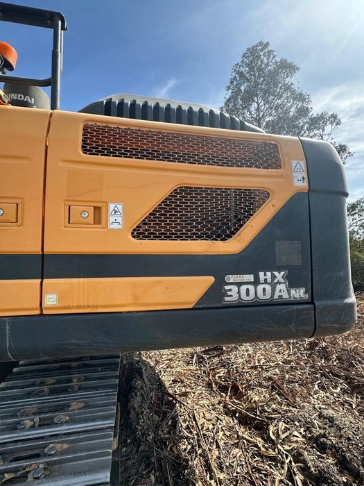 Escavadora Hyundai HX300 ANL 2020