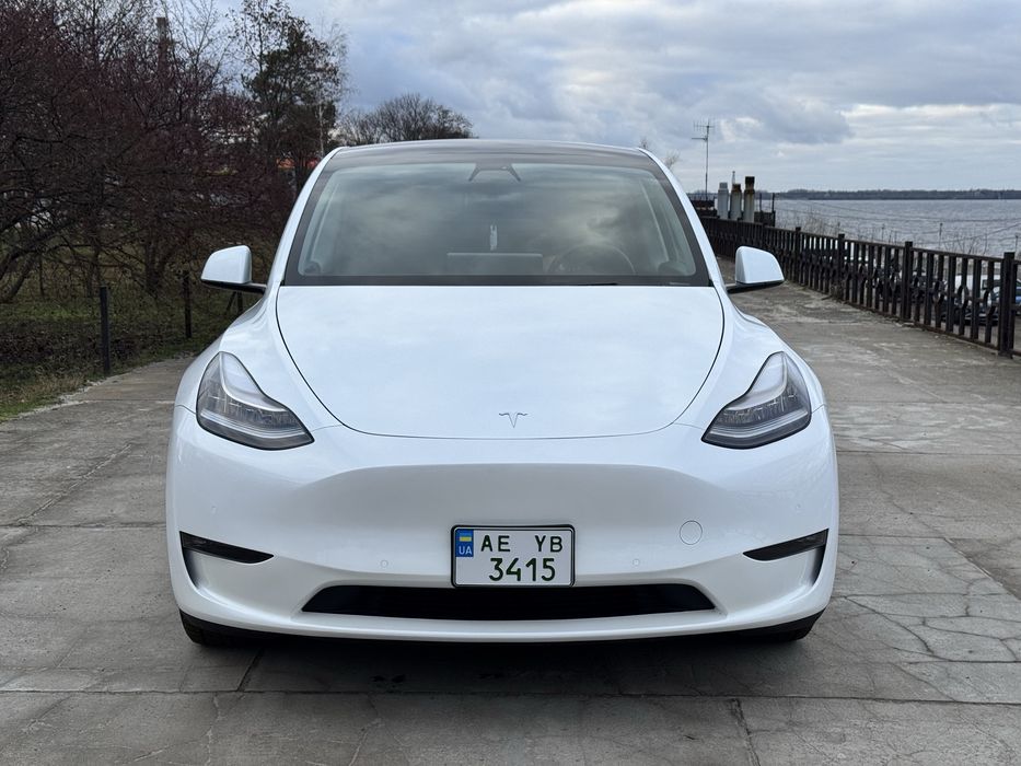 Tesla y, в гарному стані