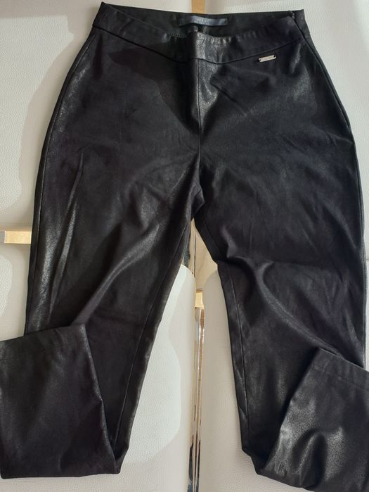 Calças pretas em napa - guess