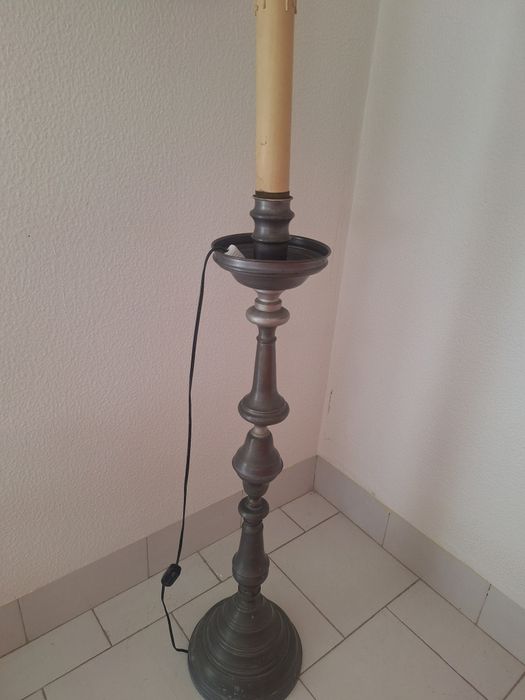 Candeeiro pé alto metalico