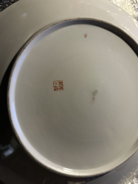 Prato de porcelana chinesa com marca