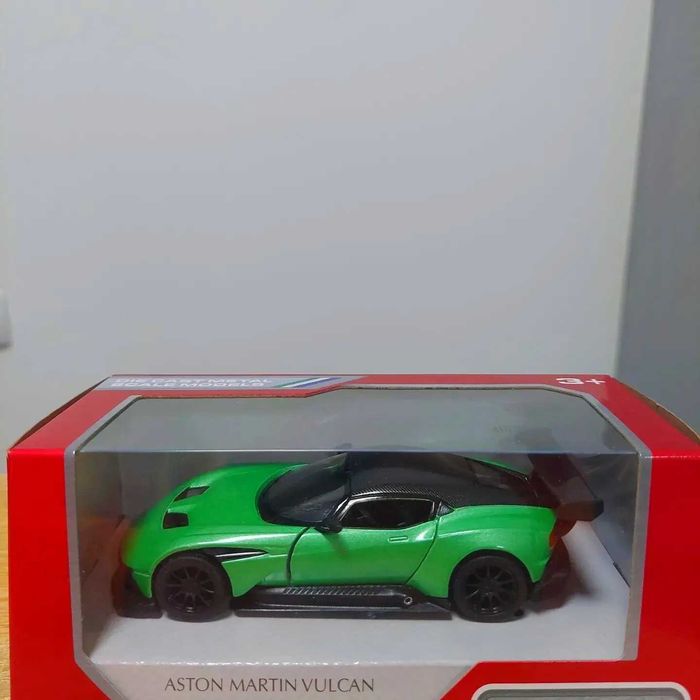 ОПИС

Машинка KINSMART "Aston Martin Vulcan". Металева,