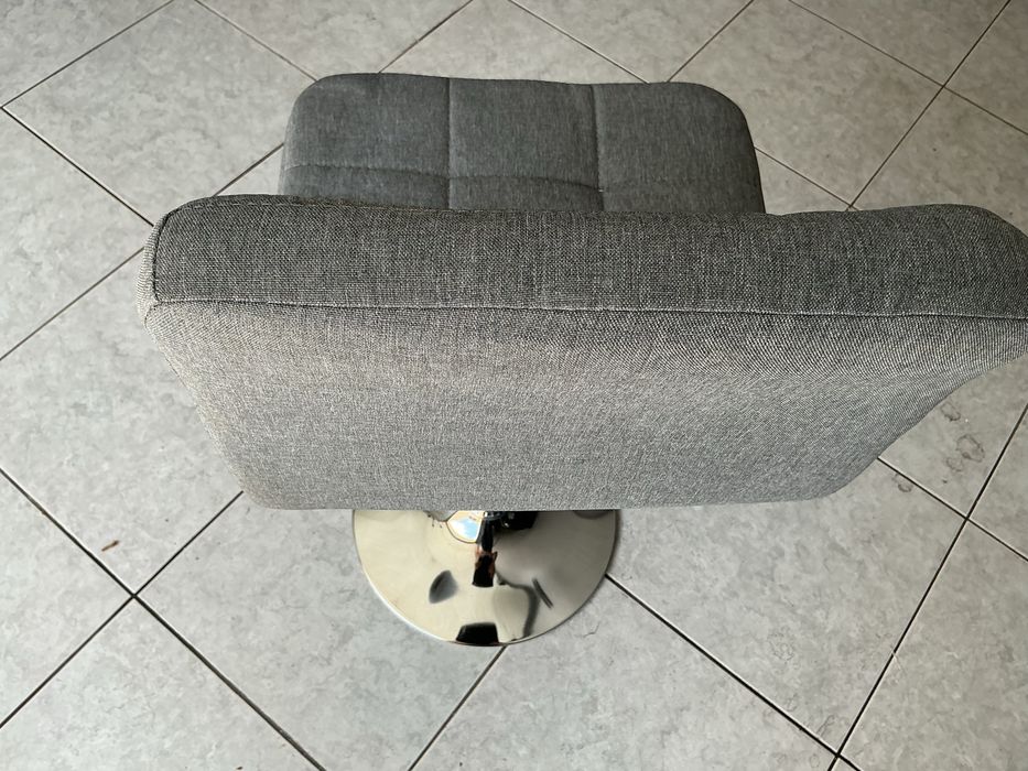 Cadeiras de bar com sistema elevatório