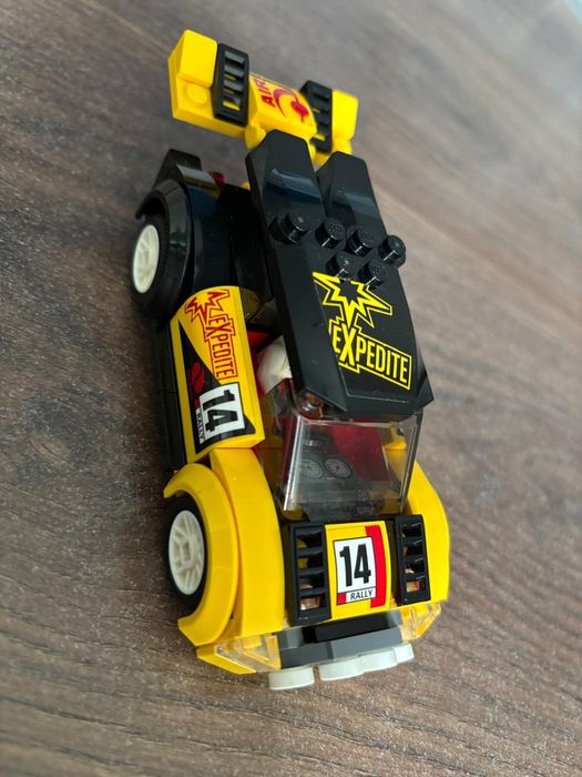 Carro de Rali
[LEGO City Great Vehicles 60 113)
