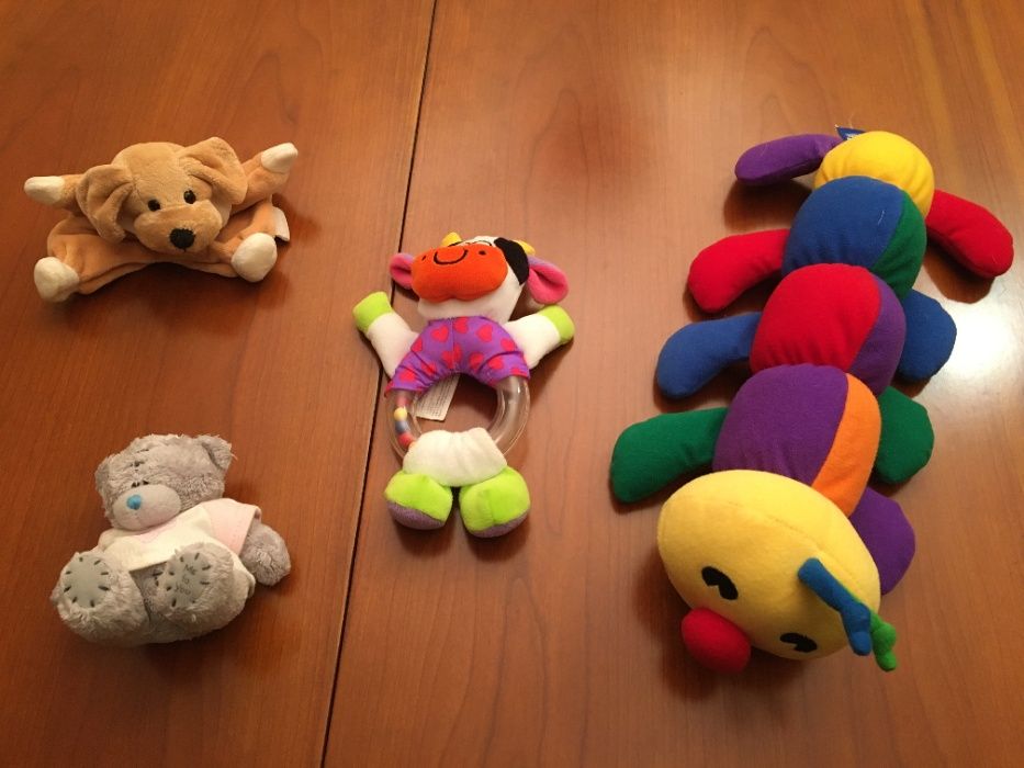 4 Peluches: Lagarta, Ursinha, Roca vaquinha e Doudou = 3 €