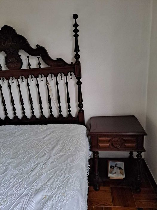 Conjunto de quarto - Cama, cabeceiras e roupeiro