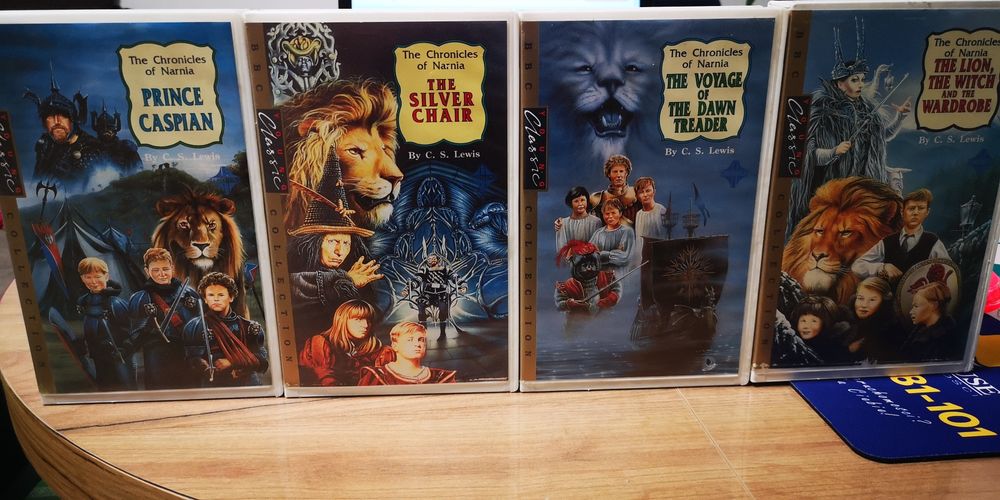 Kasety VHS kolekcja "Kroniki Narni"