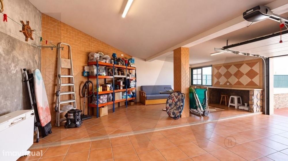 Moradia junto a Óbidos | 222 m2, garagem, sótão e excelente espaço ext
