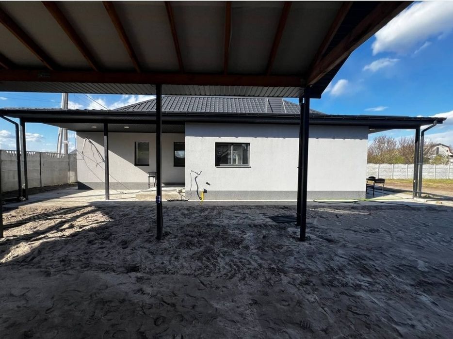 Продам новый дом с ремонтом  в с.Обуховка (100 м.до леса)