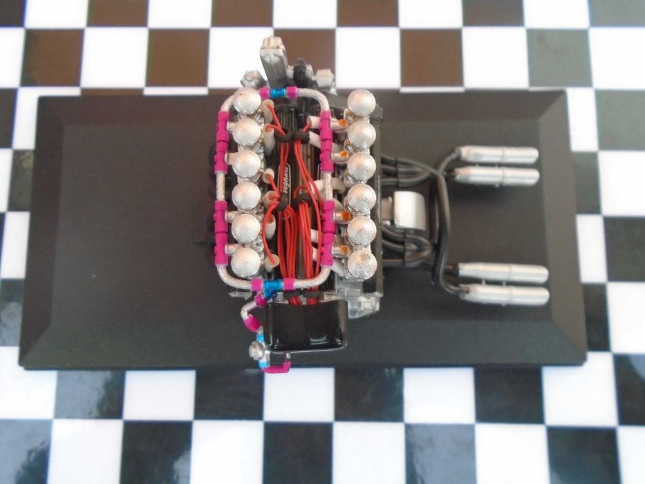 Lamborghini Miura  Silnik V12 1:18 Model