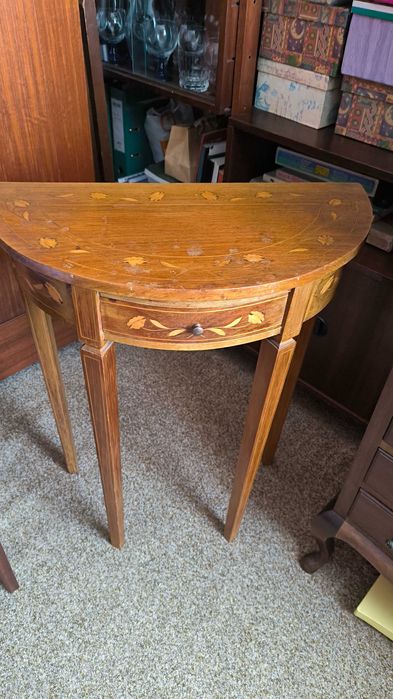 Mesa meia lua com embutidos!! Bom estado!!