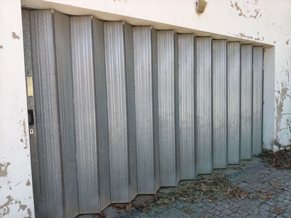 Portão de garagem em fole 2,35 x 4,65 m