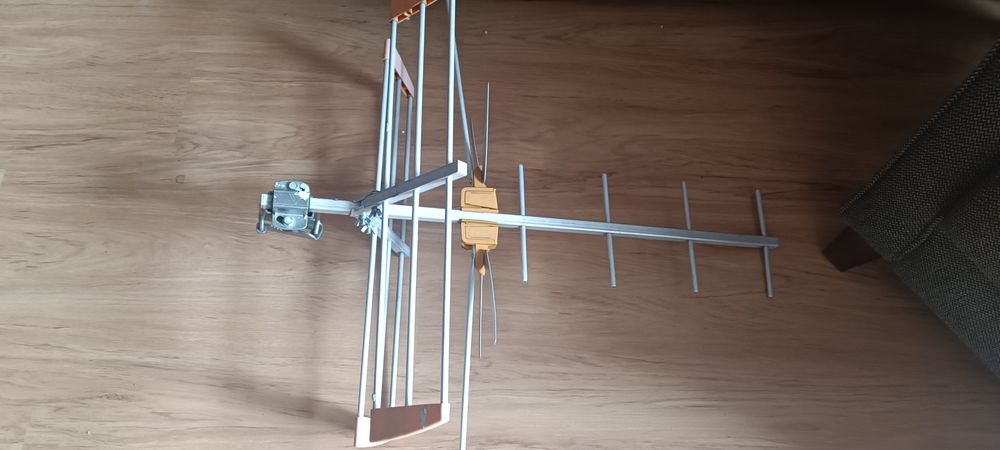 Antena naziemna używana na balkonie