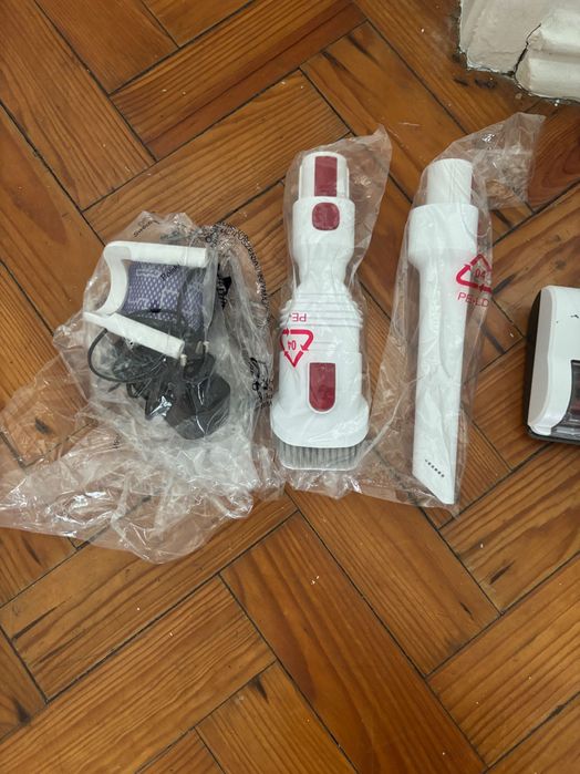 Syntecno rechargeable cordless dry vacuum cleaner