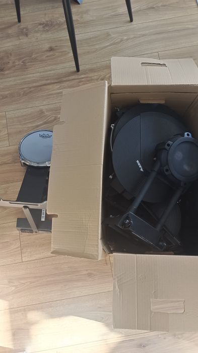 Perkusja elektroniczna Alesis DM10 X + wzmacniacz KAT + stołek Dixon