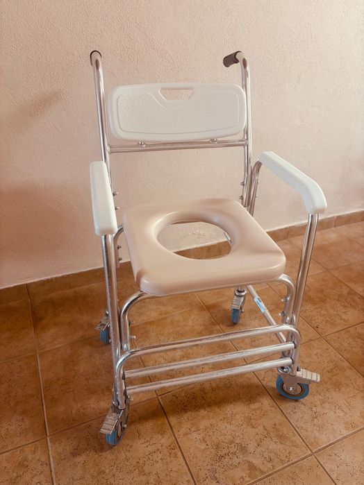 Cadeira de banho com rodas