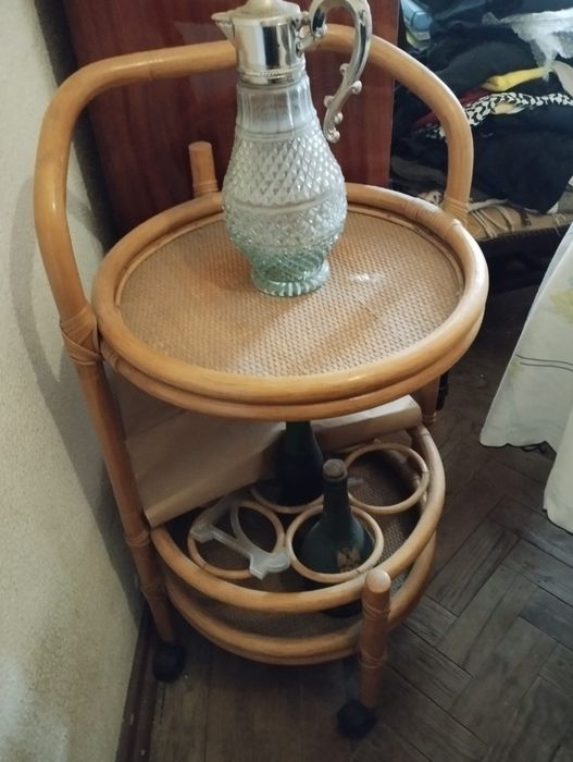 Conjunto mesa redonda/ cadeira/ móvel de bebidas ( bambú)= 100€