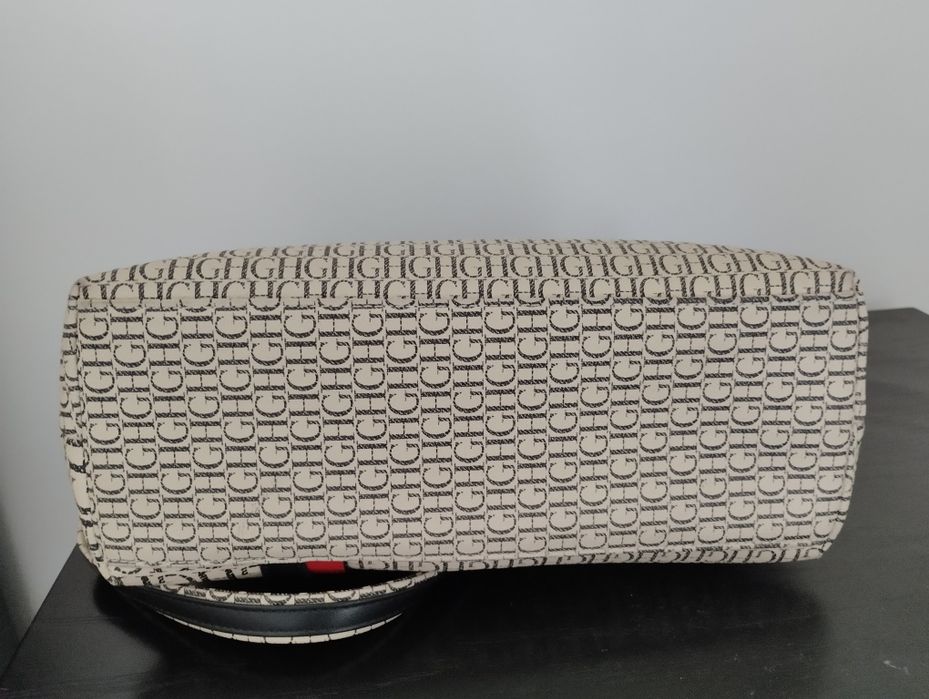 Linda mala de mão ou a tiracolo. Impecável.usada 1  vez.