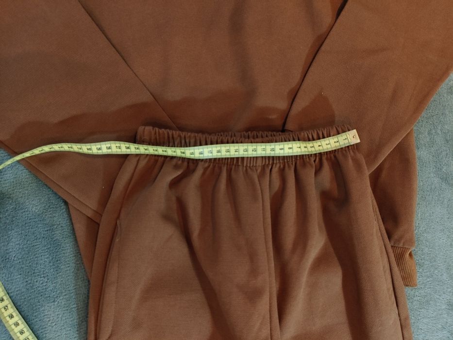 Sprzedam komplet dresowy dziecięcy: bluza z kapturem + spodnie.
