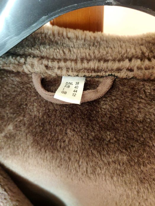 Casaco feminino castanho toupeira com pelo sintético