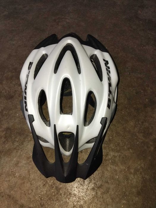 4 capacetes de bicicleta