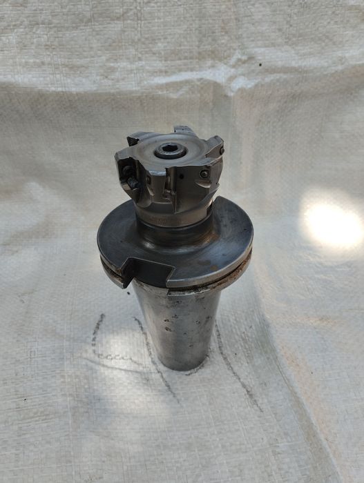 Продам фрези ,оправки ,свердла вживане в нормальному стані