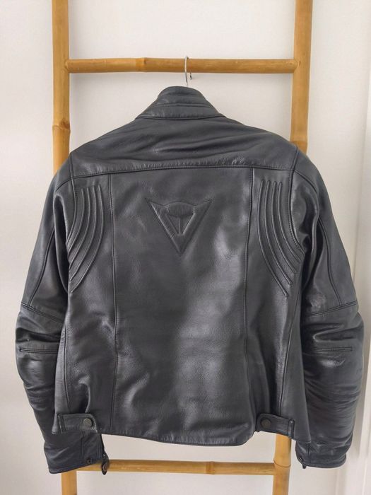 Casacos de mota Dainese em pele preta com proteções