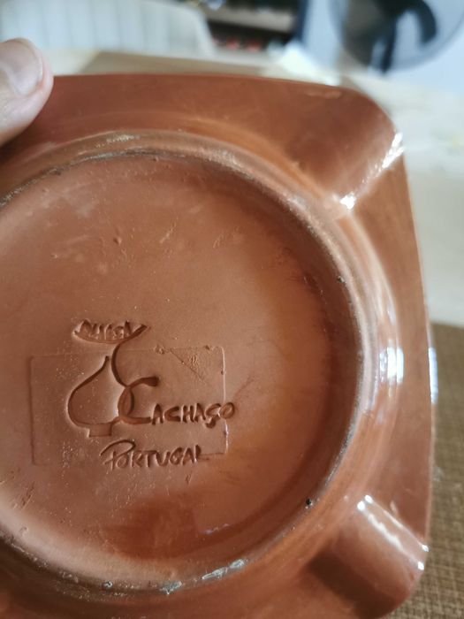 Cinzeiro em porcelana pintado à mão em tons de azul