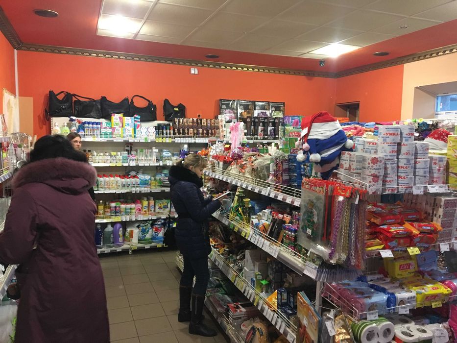 Октябрське ринок "Фенікс" магазин 25 кв.м. прохідняк