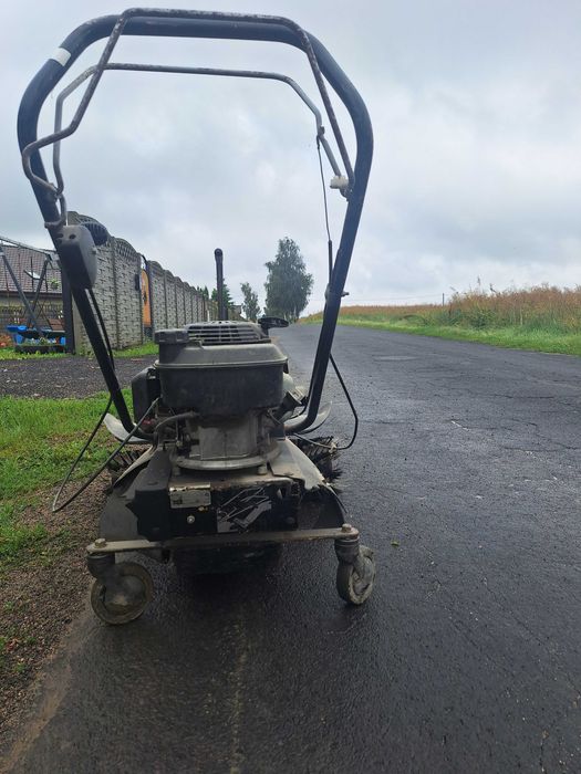 Szczotka do zamiatania z napedem silnik honda