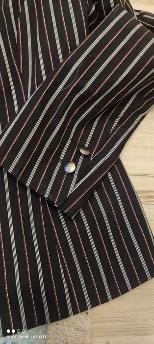 Marynarka w pionowe paski