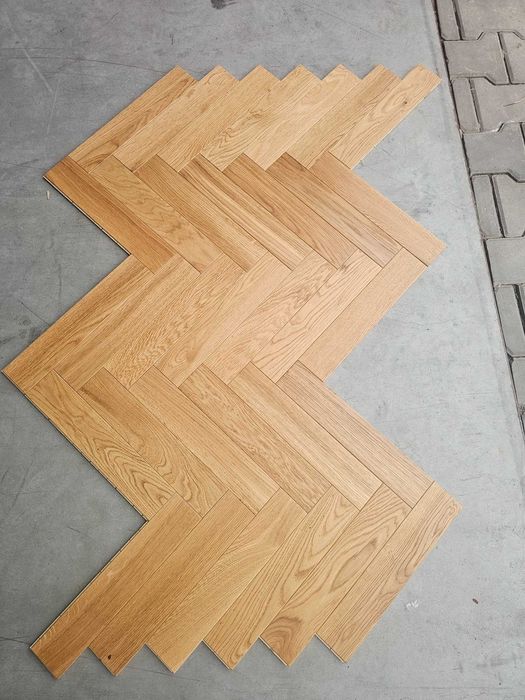 Jodełka dębowa 11x70x350, 4faza, szczotka, lakier (204 m2)