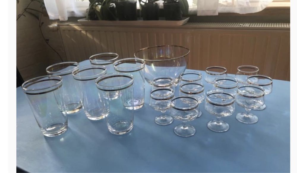 Komplet szklaneczek i kieliszków PRL plus miska złoceniem