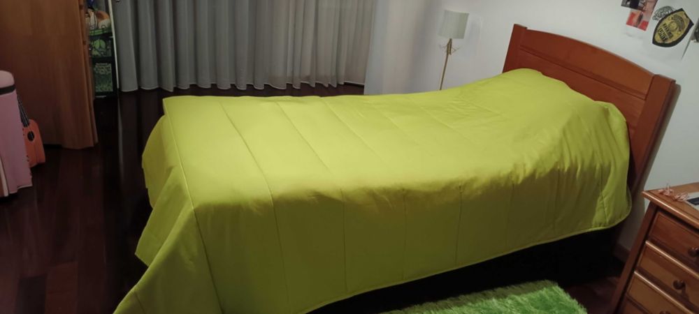 Cama solteiro, colchão como novo e estrado