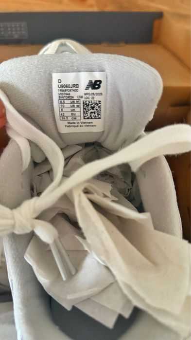 NOVOS New Balance 9060 U9060JRB | EU 42 | 100% Originais | Caixa Incluída