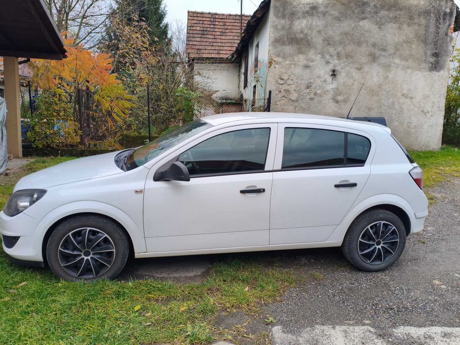 Opel Astra H 1.4i benzyna 16V 90KM