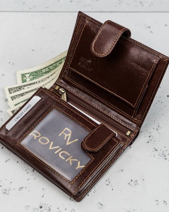 skórzany portfel męski brązowy pionowy z zapięciem