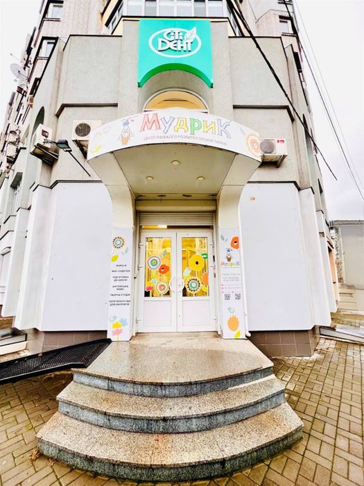 Продаж унікального фасадного приміщення  в ЦЕНТРІ, вул.Б.Хмельницького