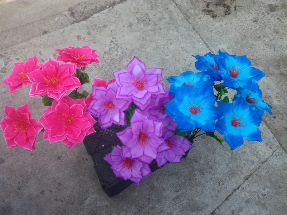 Искусственные цветы высокие,красивые