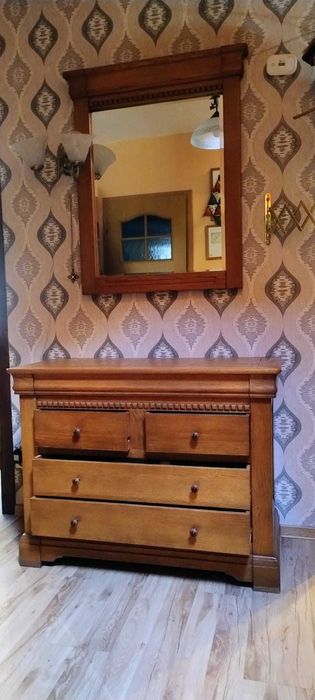 Komoda drewniana z lustrem